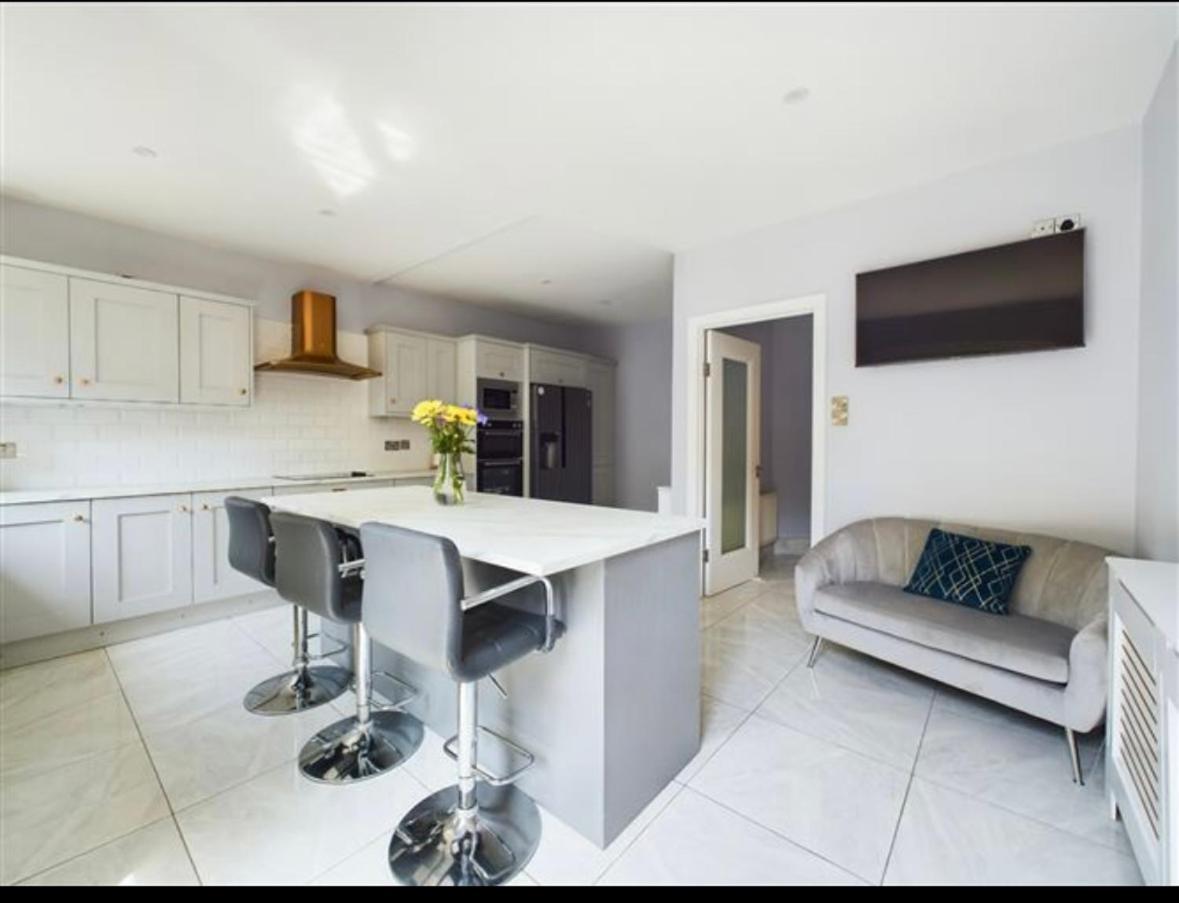 Апартаменты Deluxe Dwelling - 15 Mins From Cork City/Airport Экстерьер фото